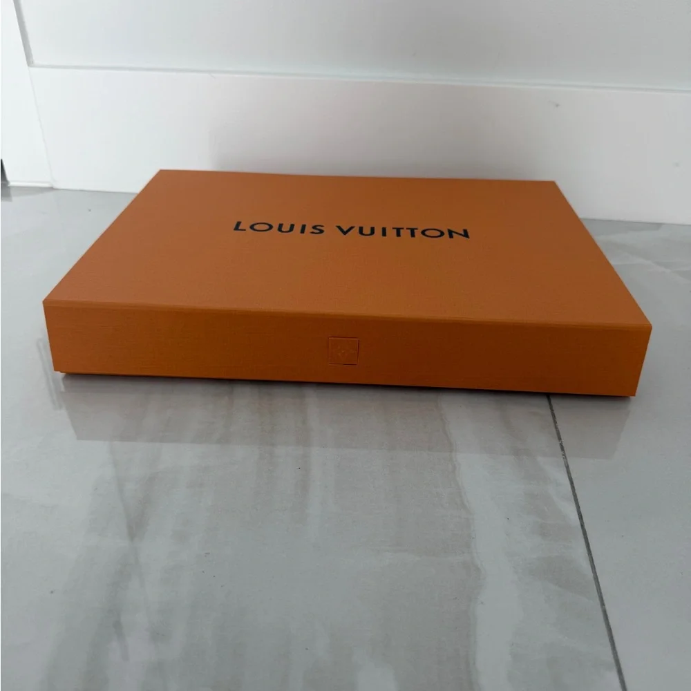 Louis Vuitton New “Button” Close Box w Tissue Ribbon Receipt Holder Shopping Bag - Picture 10 of 16